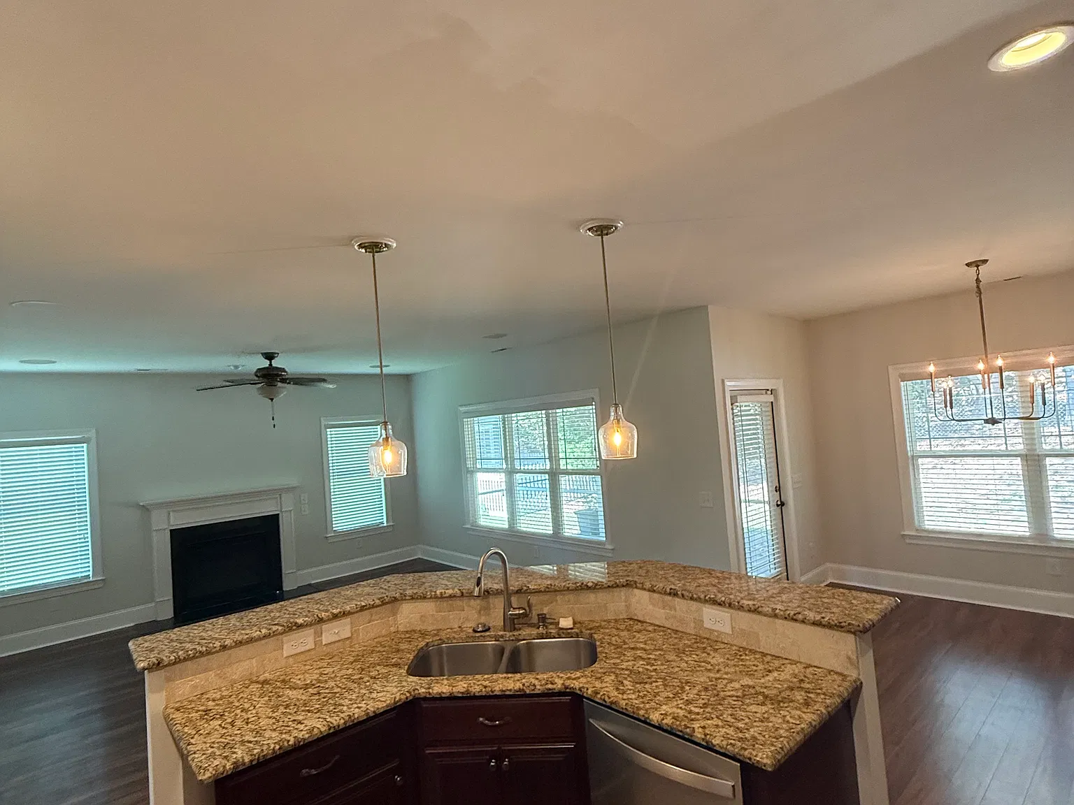 3 bed, 1650 sqft, $2,200 — Photo 4