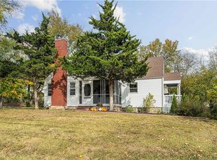 6511 NW Rock Garden Rd, Parkville, MO 64152