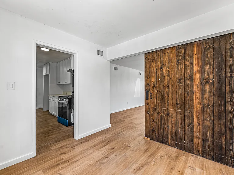 442 Lightcap St — Photo 15