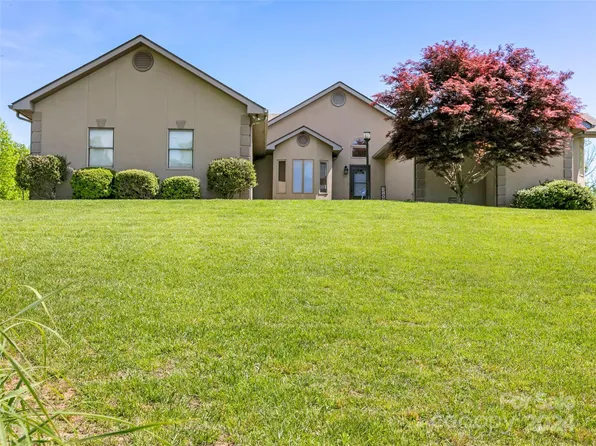 131 Shafer Rd, Flat Rock, NC 28731