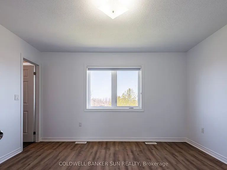 59 Todd Cres — Photo 16