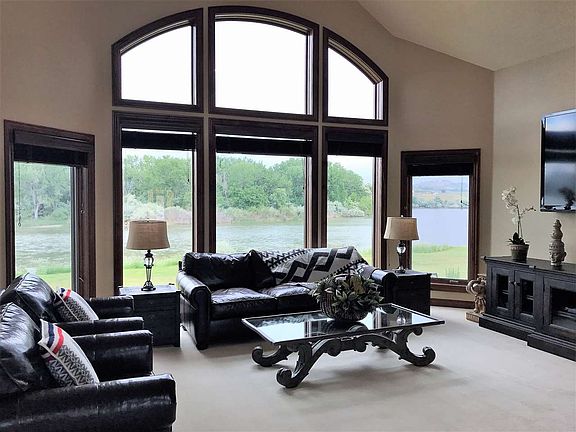 4th image of 4102 Blue Heron Ln