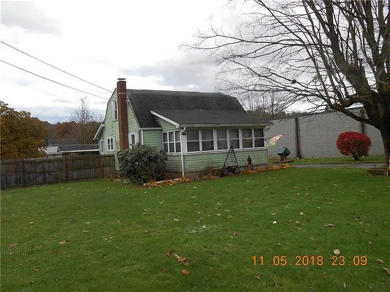 219 Pless Way photo 1