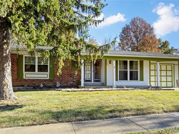 274 Cedar Village Ct, Ballwin, MO 63021