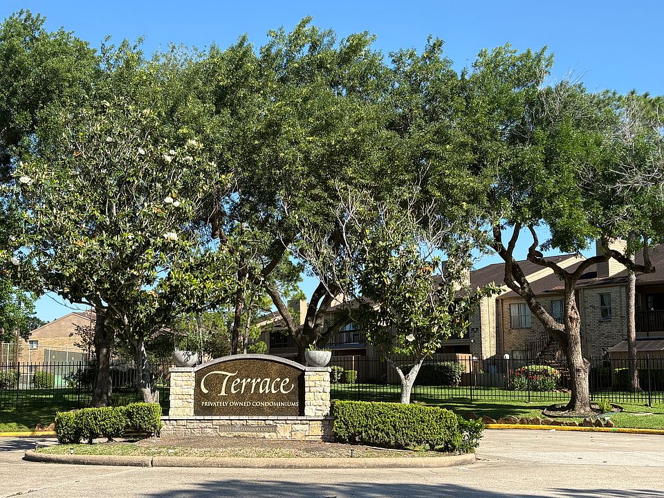 1st image of 10555 Turtlewood Ct Unit 2303