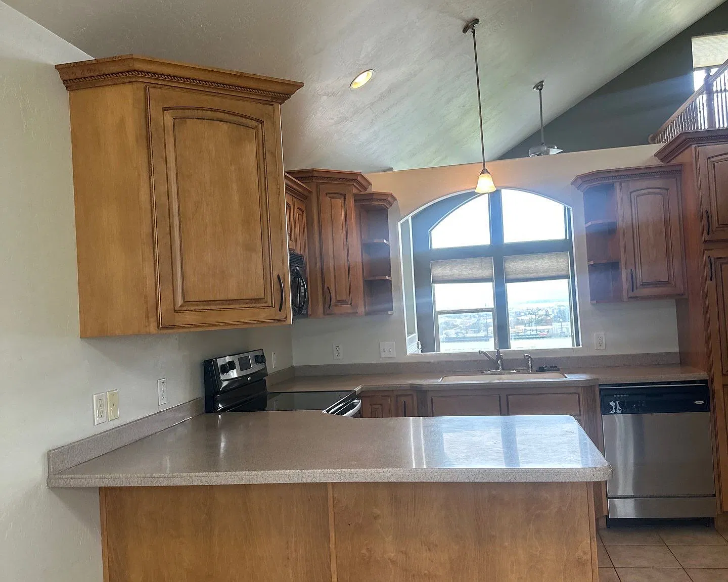 3 bed, 2.5 bath, 1577 sqft, $2,200 — Photo 4