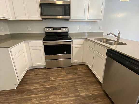 Kitchen - refrigerator included.