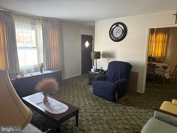 3rd image of 5 Albertson Blvd