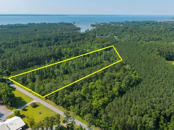 1 White Farm Road, Oriental, NC 28571