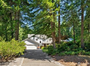 8925 Pebble Pl SE, Pt Orchard, WA 98367