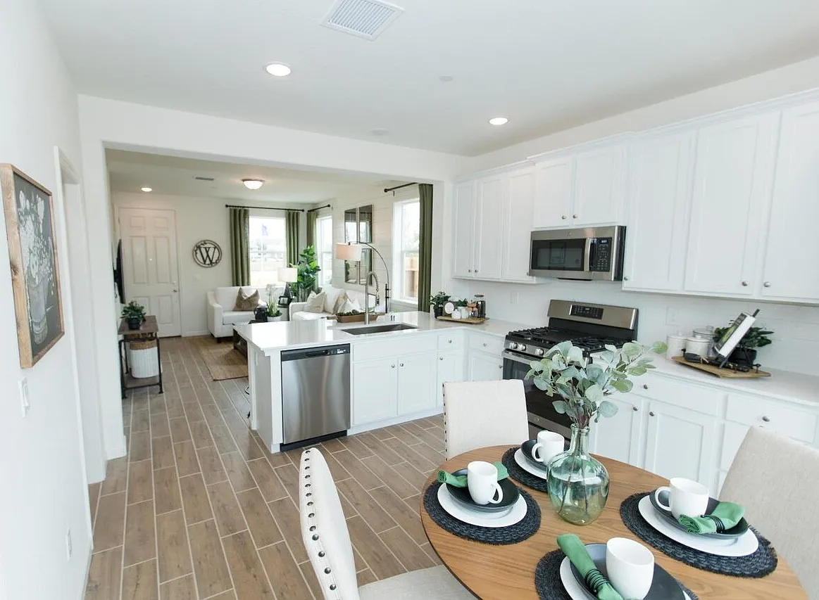 3 bed, 2.5 bath, 1227 sqft, $2,400 — Photo 1