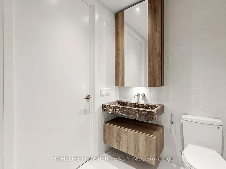 11 Yorkville Ave #LPH6401 — Photo 15