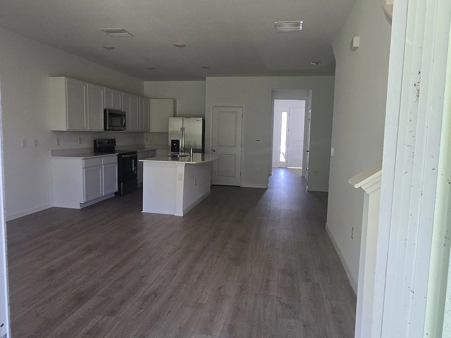 3 bed, 2.5 bath, 1673 sqft, $2,200 — Photo 3