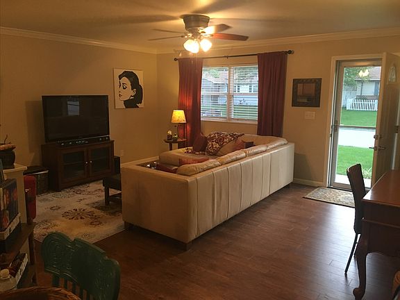 4th image of 910 Coral Dr