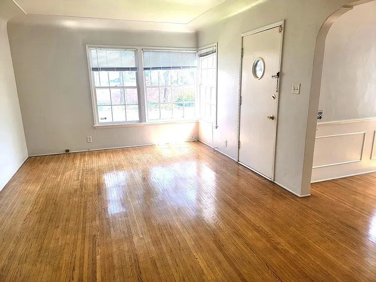 3831 Midway Ave — Photo 4