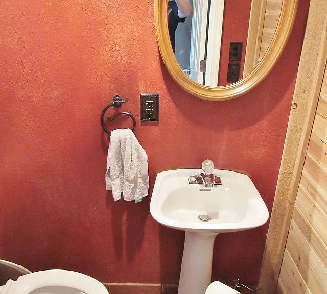 1809 Ivy Ln — Photo 17