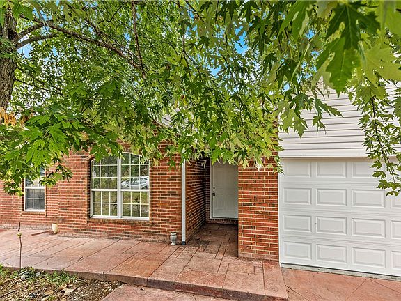 3rd image of 1315 E Rachel Ln