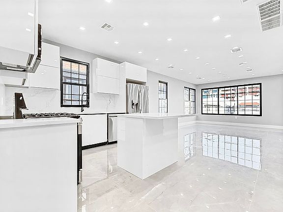 5th image of 970 E 29th St Floor 2