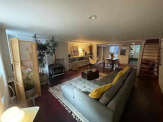 Rented by Outlive | media 16