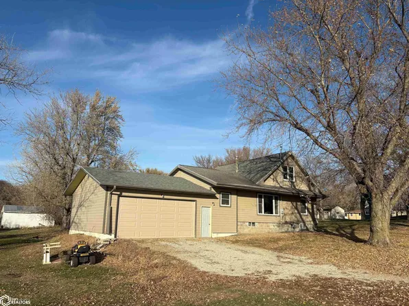 2209 Lawler St, Emmetsburg, IA 50536