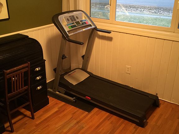 Main floor bedroom/office