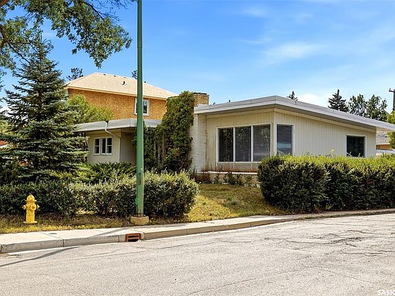 3rd image of 3600 Albert STREET