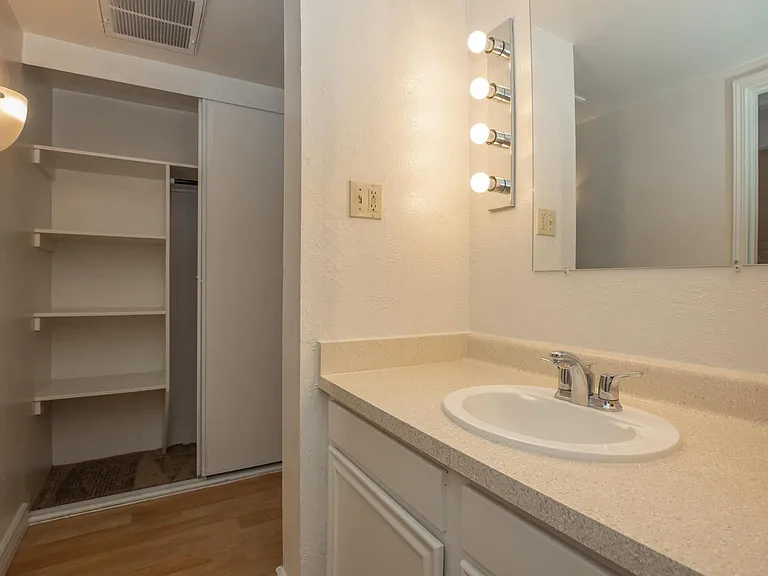 Sunset Pointe — Photo 18