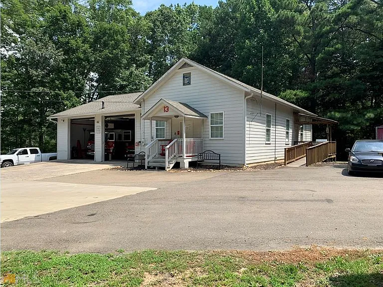 2833 Knox Bridge Hwy — Photo 1