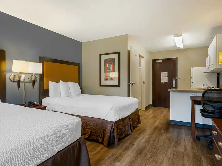 Studio Suite - 2 Full Beds