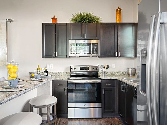 4th image of 2121 N Grace Blvd Unit 9