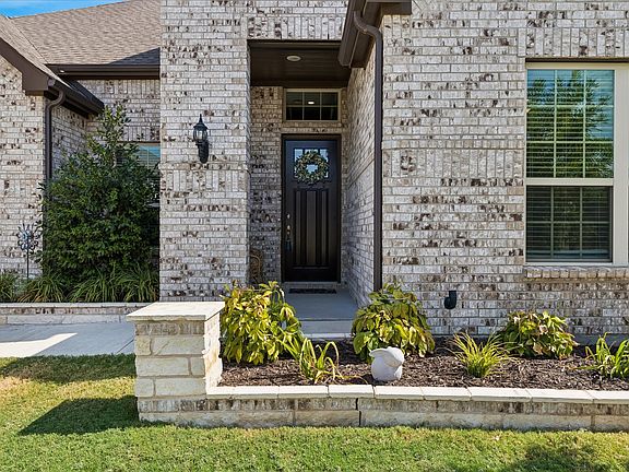 2nd image of 1709 Hamlet Dr