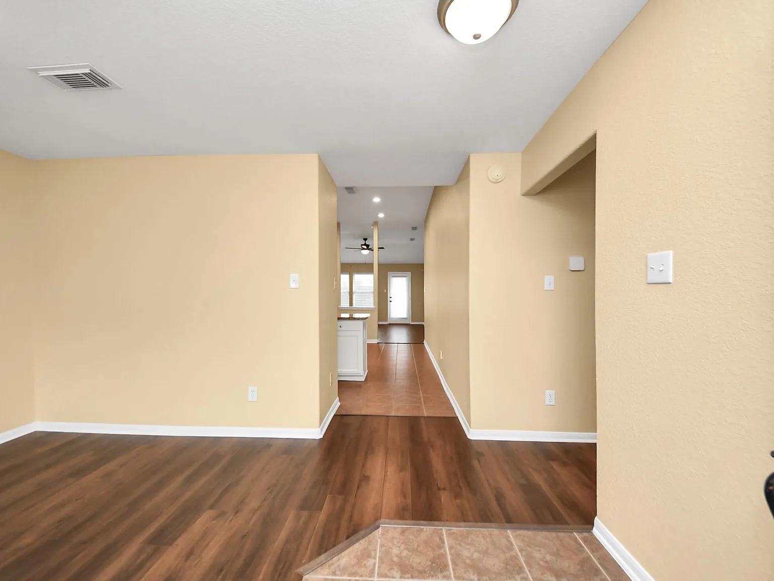 3 bed, 2.0 bath, 1558 sqft, $2,200 — Photo 2