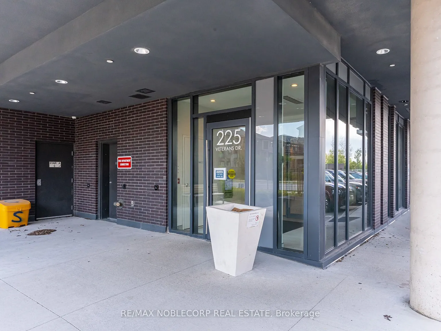 2 bed, $2,400 — Photo 2