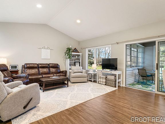 5th image of 1273 Gleneagle Pl #15