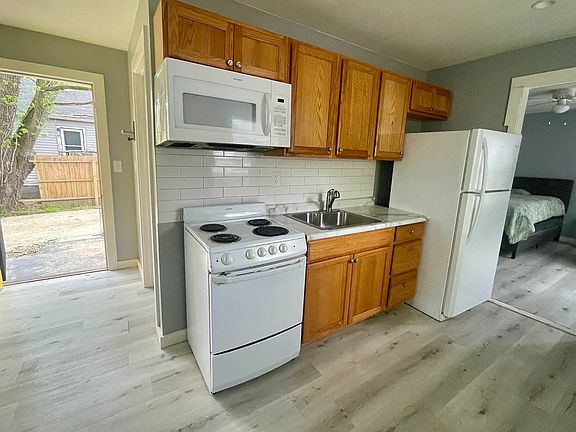 4th image of 2324 E 36th St #2