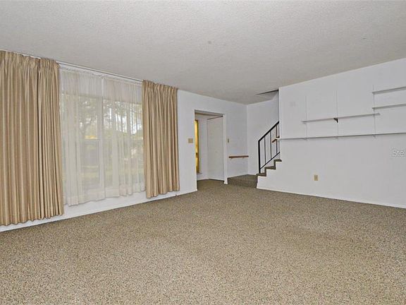 4th image of 842 Park Lake Cir #22