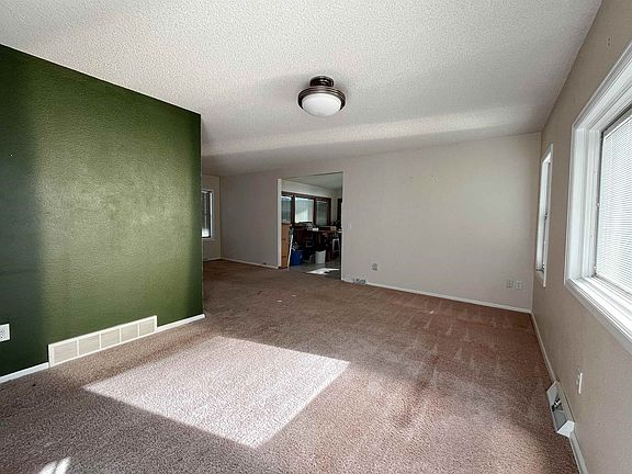 4th image of 242 E 14th St