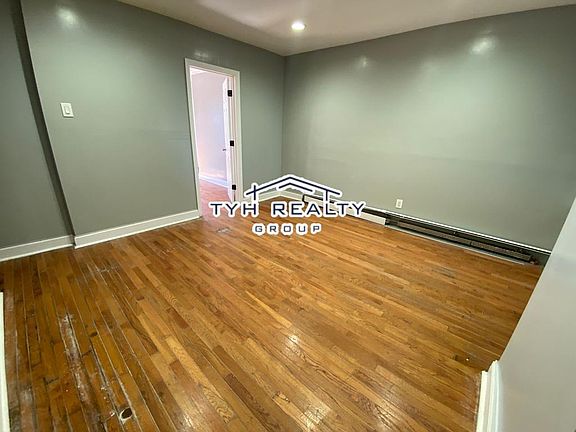 2nd image of 29 Hudson St Floor 1