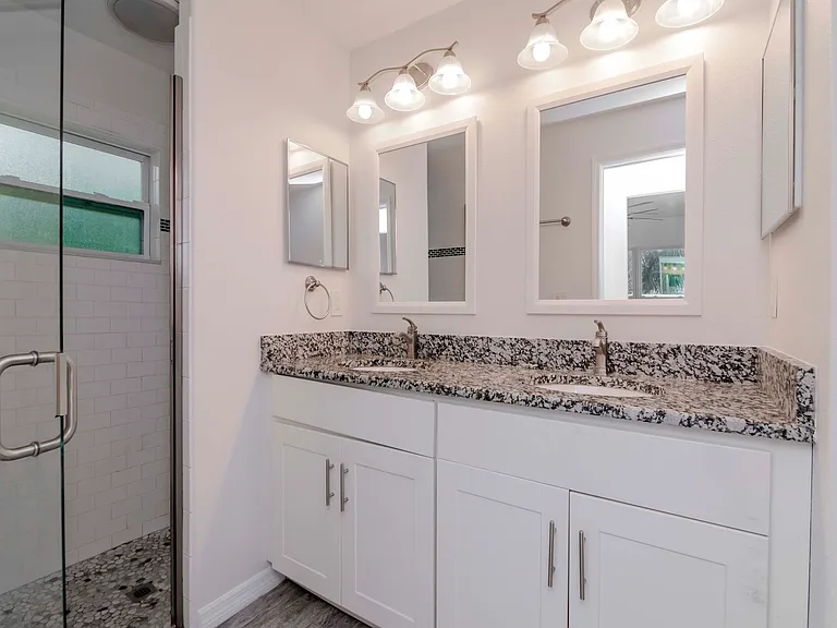 6235 S Adelia Ave — Photo 18