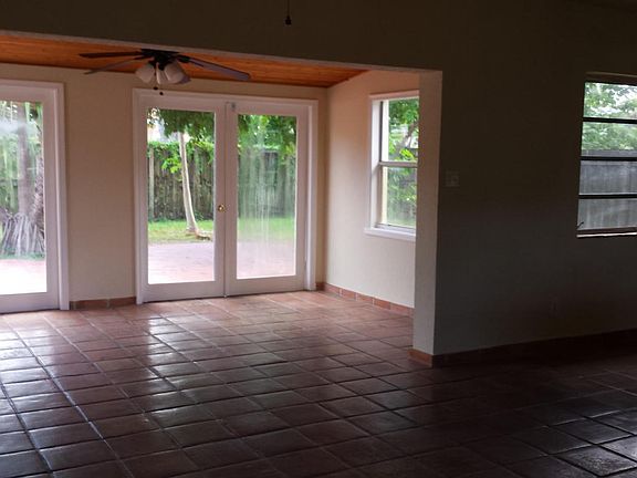 5th image of 1332 SE 8th St