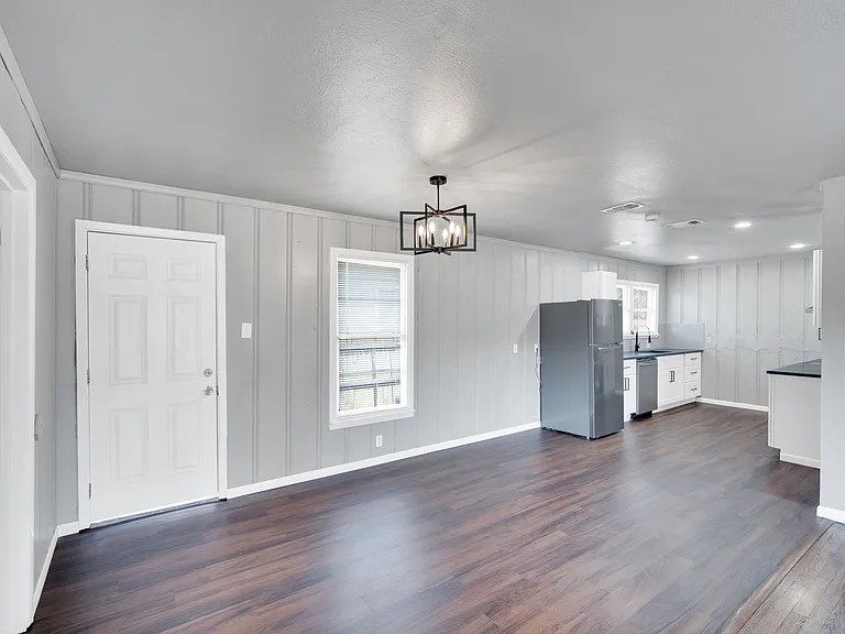 413 Shaw St — Photo 11