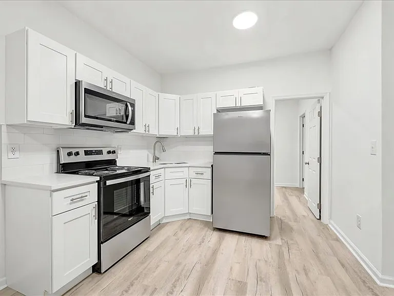 2561 N Patton St — Photo 8