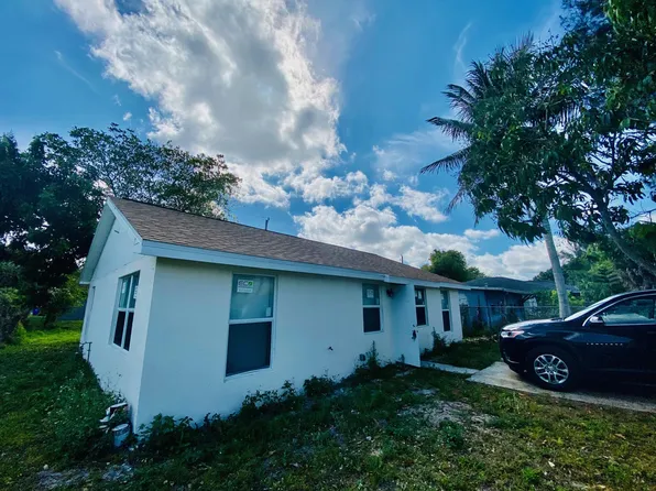2117 Davis Ct, Fort Myers, FL 33916