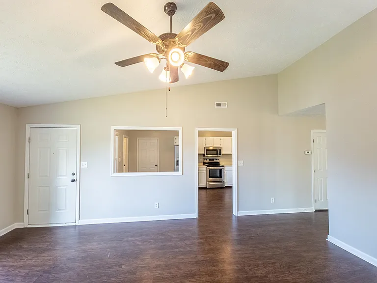 2935 Chillingworth Dr — Photo 4