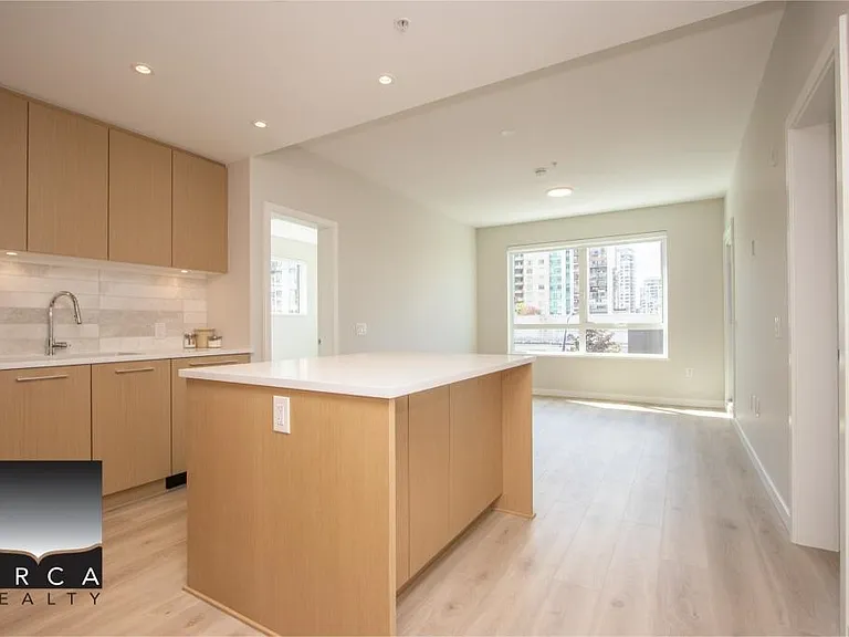 110 W 17th St #302 — Photo 20