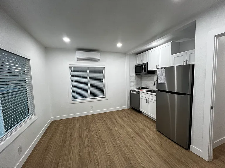 133 E Valencia Dr #B — Photo 7