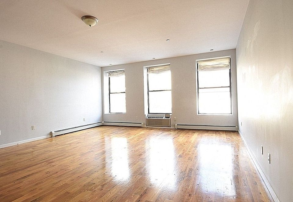 2nd image of 128 Wythe Ave APT 3E