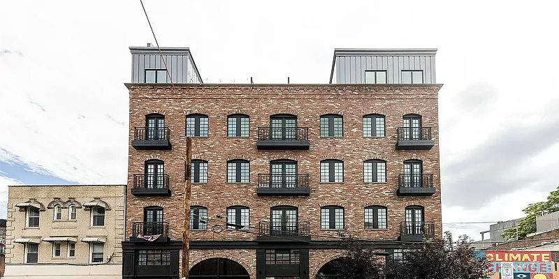 Rented by PREMIUM US INC | media 19