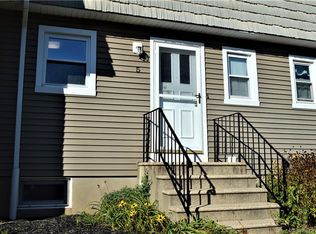 55 Meetinghouse Vlg #5, Meriden, CT 06450