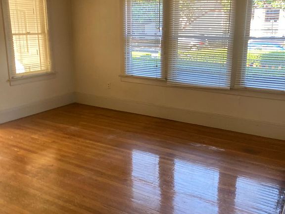 2nd image of 531 Chestnut St